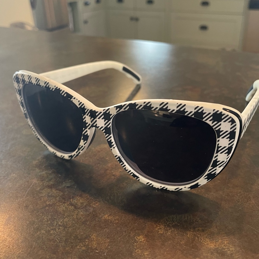 Goodr Glam G cat-eye checkered glasses
